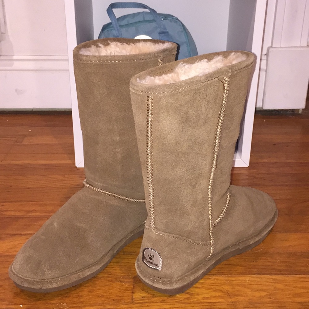 Light brown Bearpaw boots!! Women’s size 9